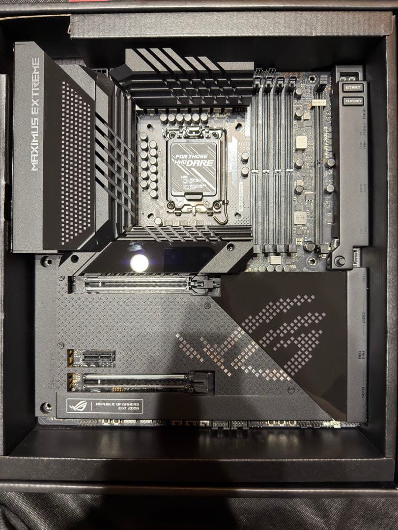 ASUS ROG MAXIMUS Z690 EXTREME マザーボード