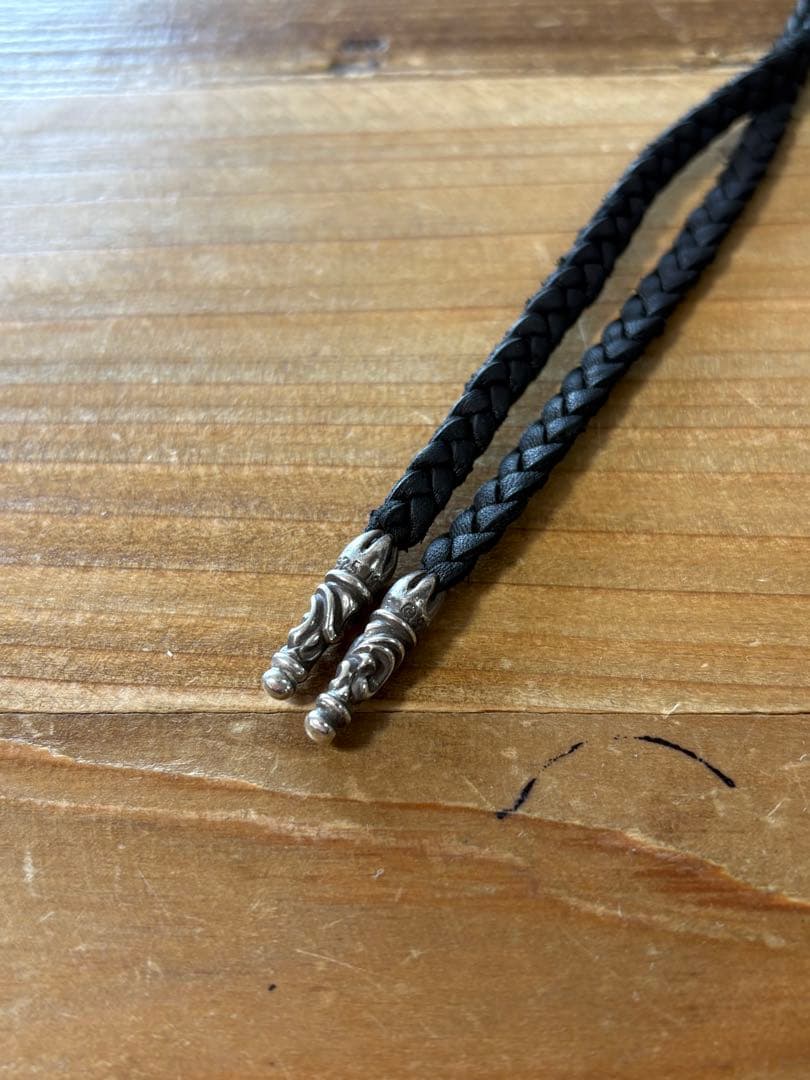 お*ん様 CHROME HEARTS タイニースクロールレザーブレード