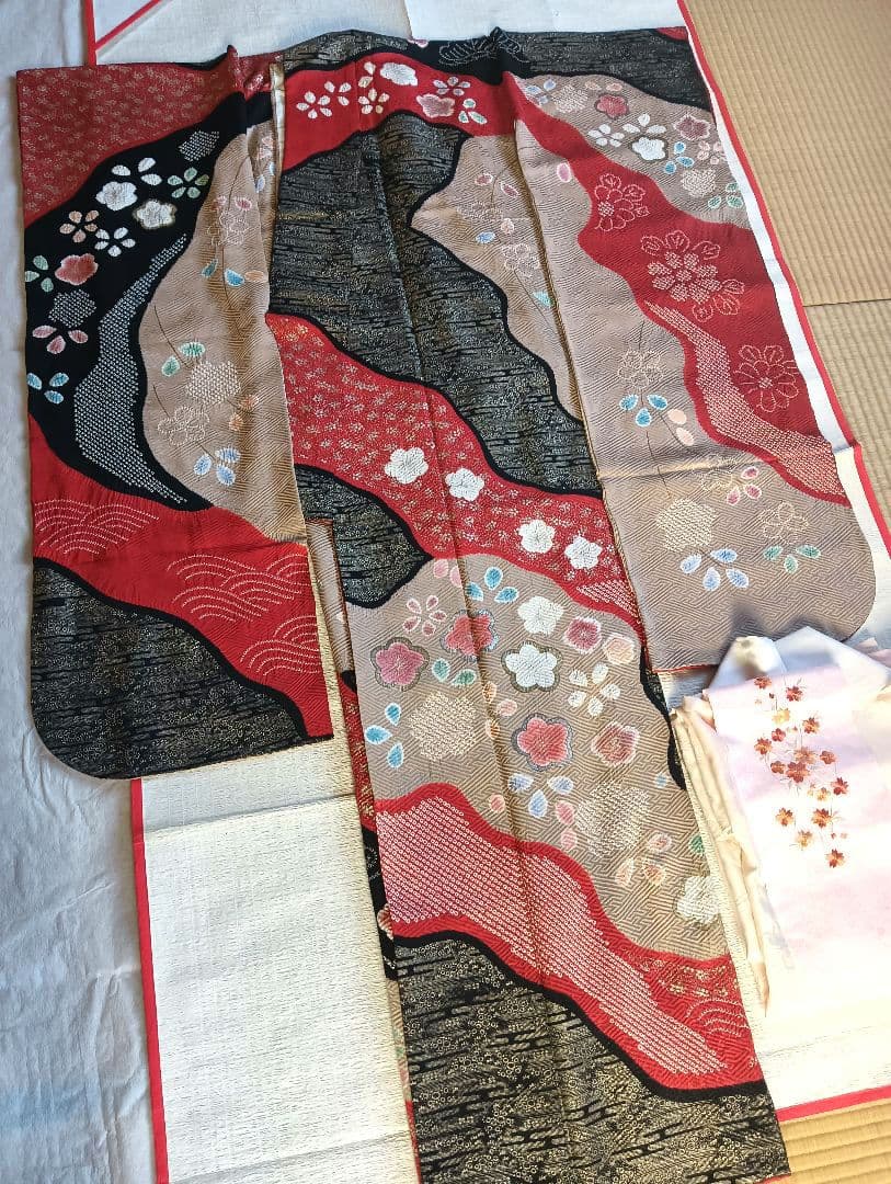 赤ｘ黒　上質絞り　金彩　王道　振袖フルセット　美品　丈166.5 裄69