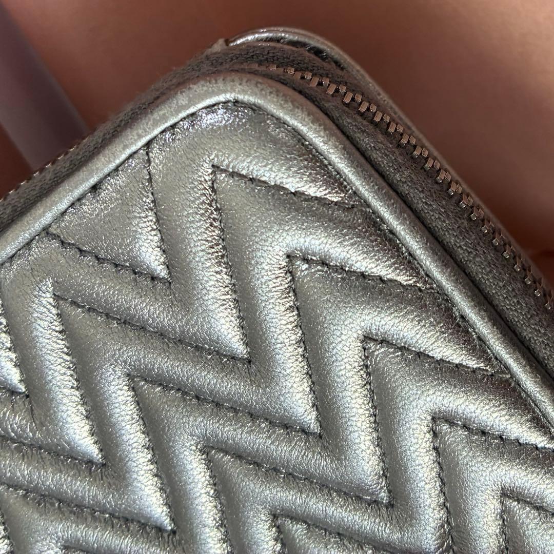 miu miu シルバー 二つ折り財布　5ML522 マテラッセ