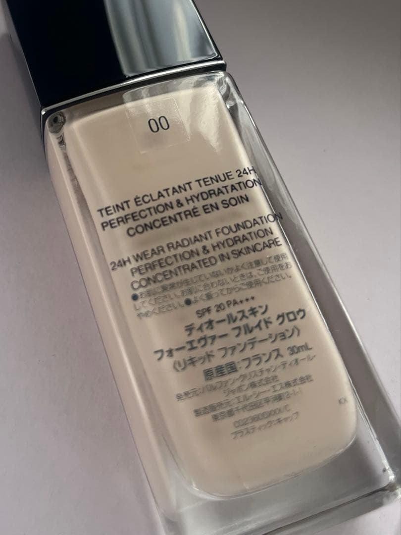 ディオールスキン フォーエヴァー フルイド グロウ　00 ファンデ　Dior