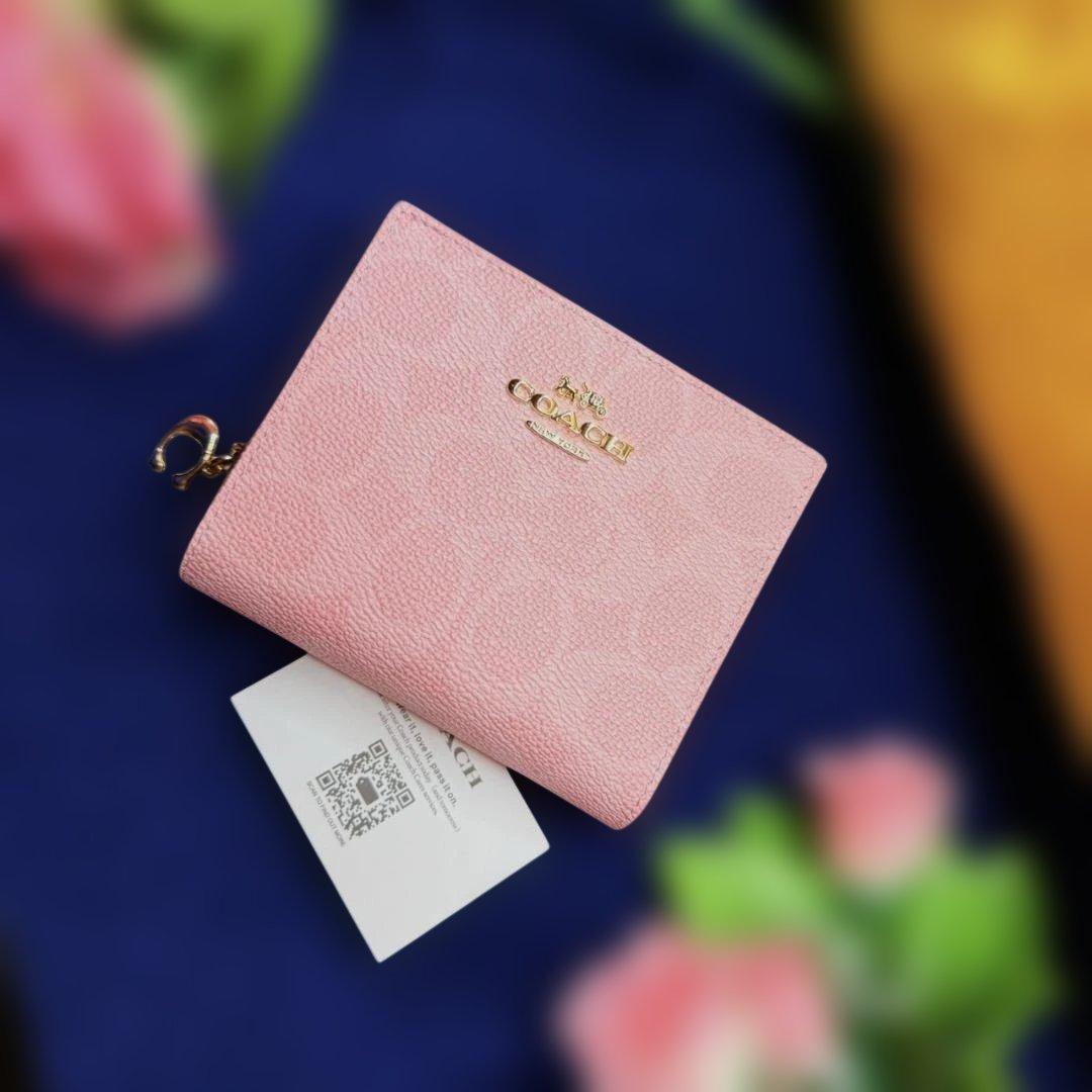 S*e様 COACHコーチ・シグネチャー キャンバススナップコンパクト二つ折り財