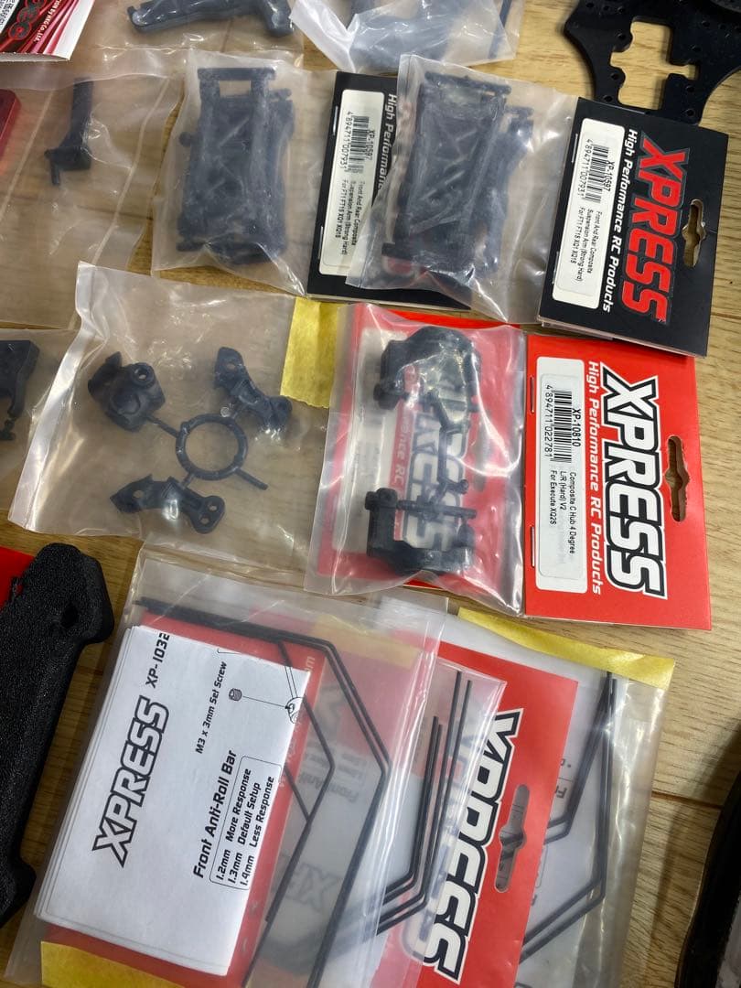 xpress 1/10 FF.MID.FRシャーシ3台セット　スペアパーツ多数