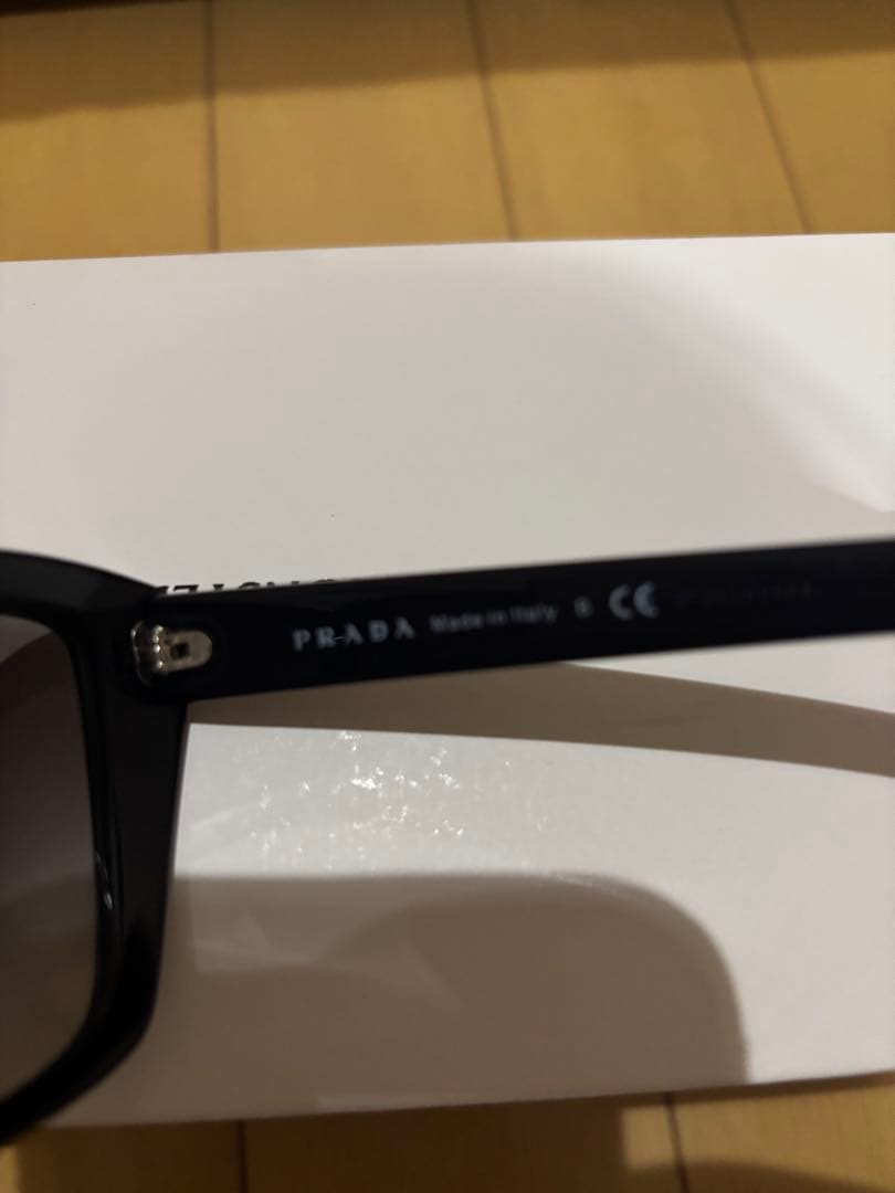 PRADA ブラック キャットアイ サングラス