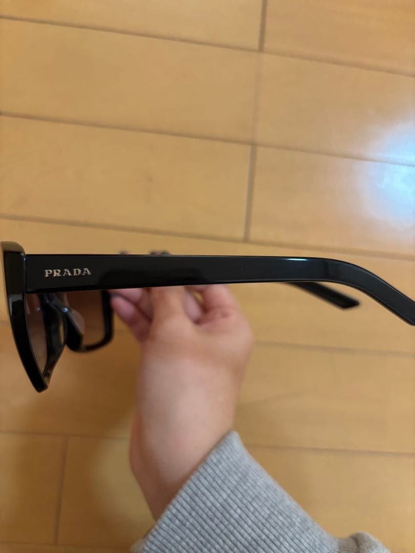 PRADA ブラック キャットアイ サングラス