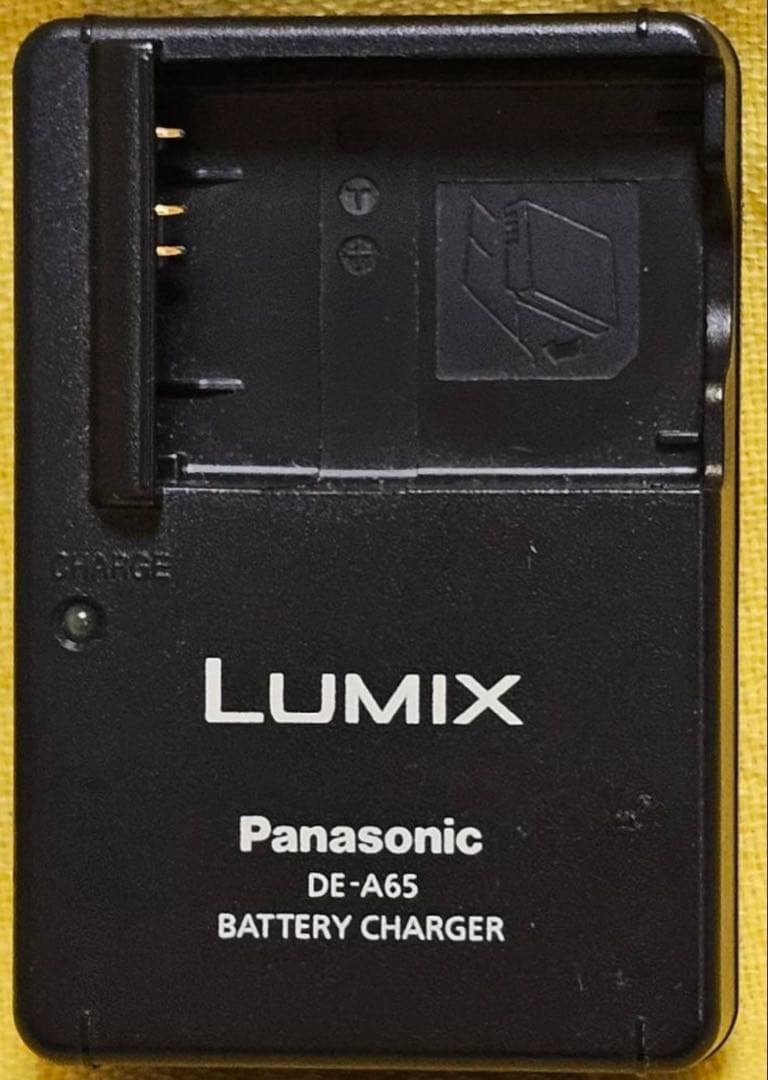 Panasonic デジタルカメラ DMC-TZ7 バッテリー 充電器 付き