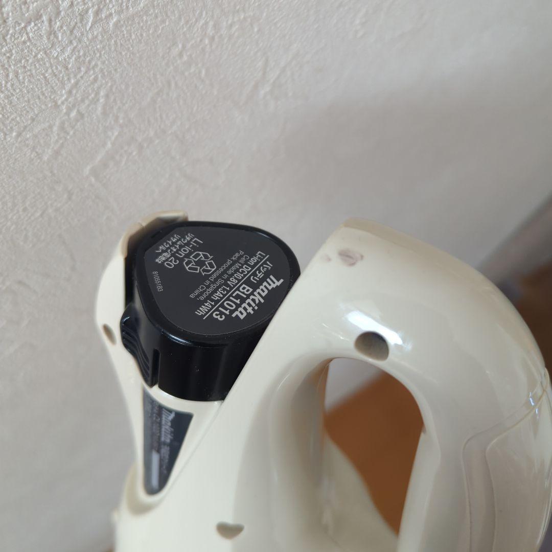 マキタ　充電式クリーナー　cl102d　掃除機