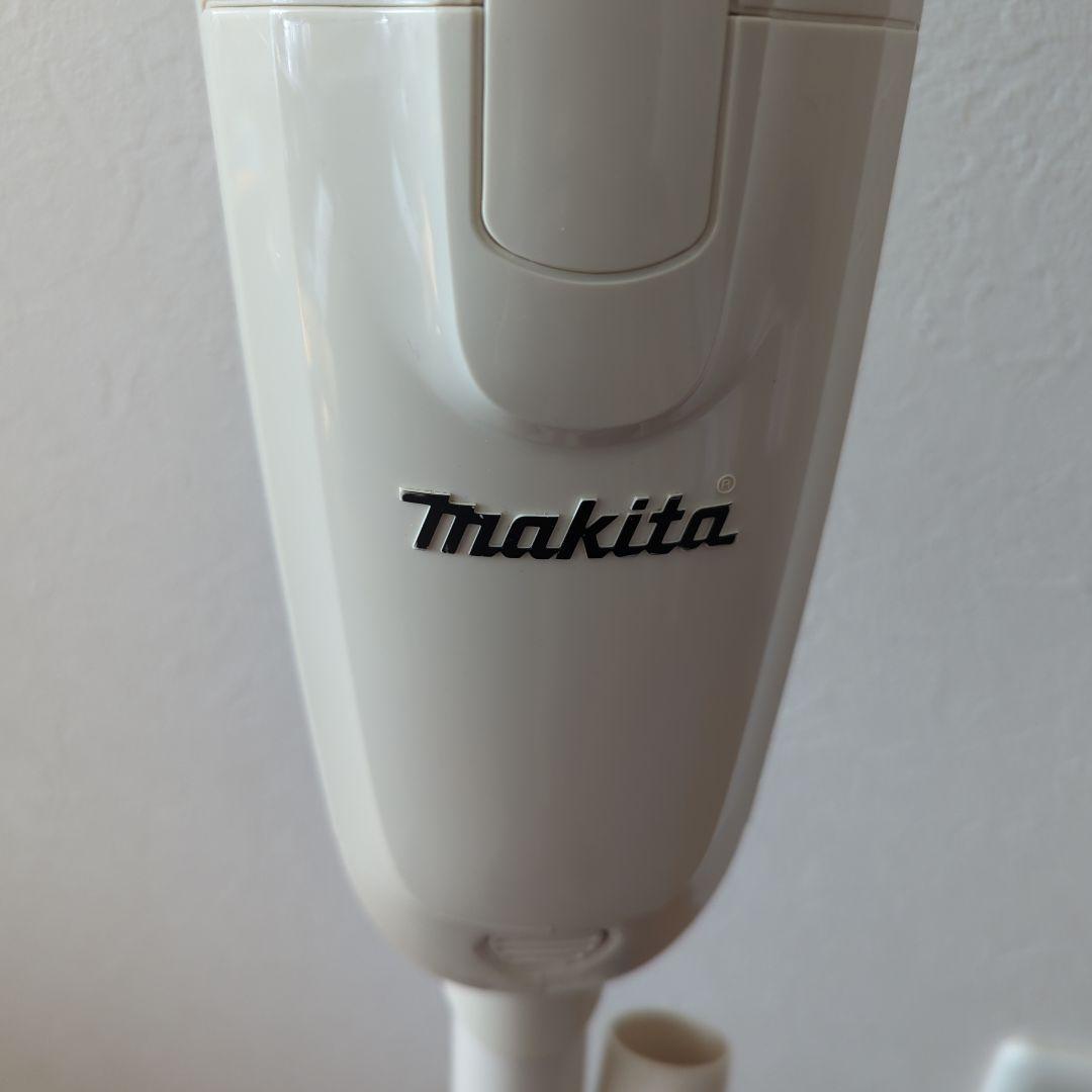マキタ　充電式クリーナー　cl102d　掃除機