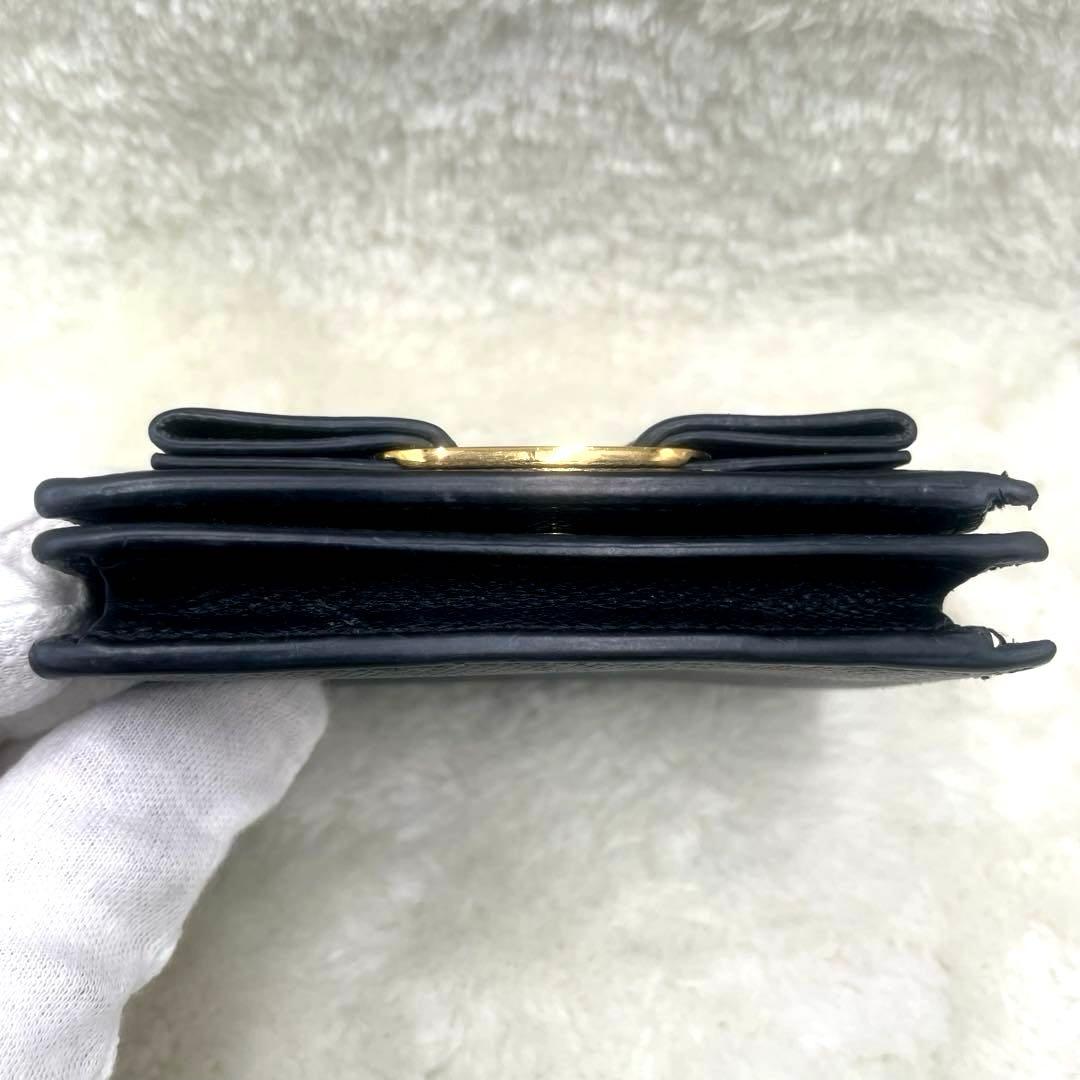 美品 フェラガモ 2つ折り 財布 ヴァラ　リボン ラウンドファスナー