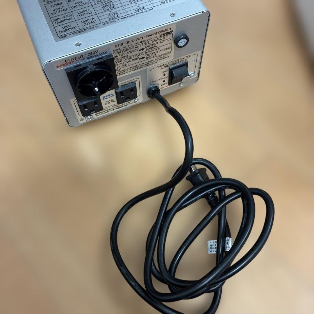 カシムラ国内海外電圧切替変圧器3000W TTS-119C