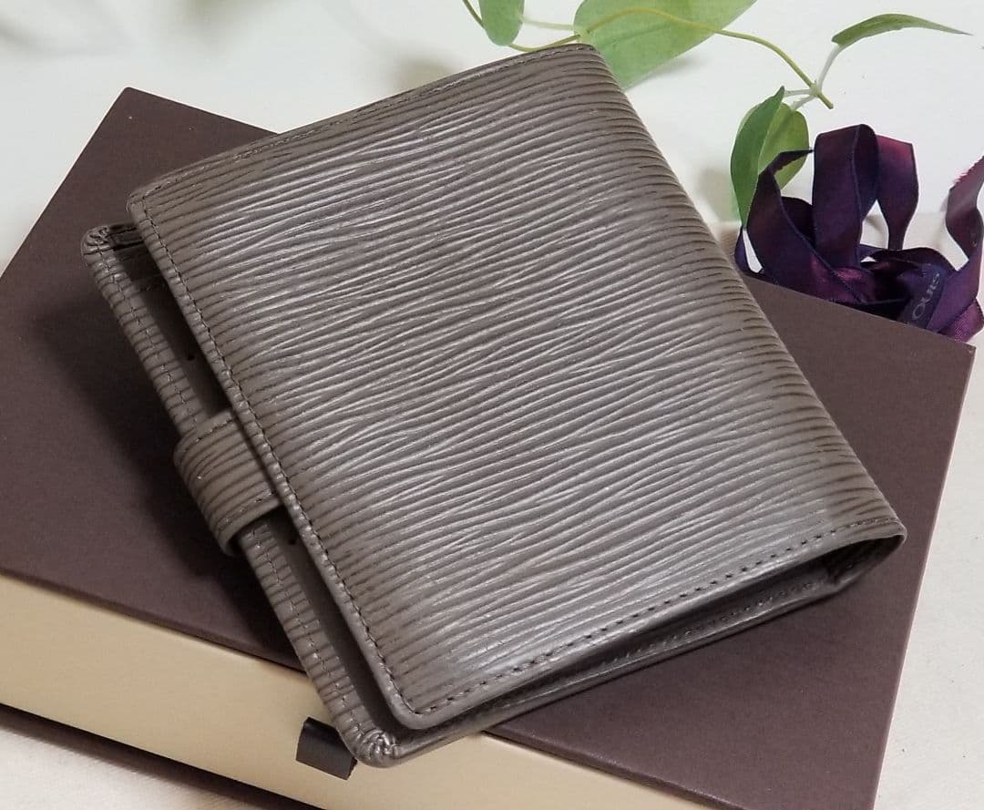 【美品】ルイヴィトン エピ ポルト ビエ 折り財布 ライラック