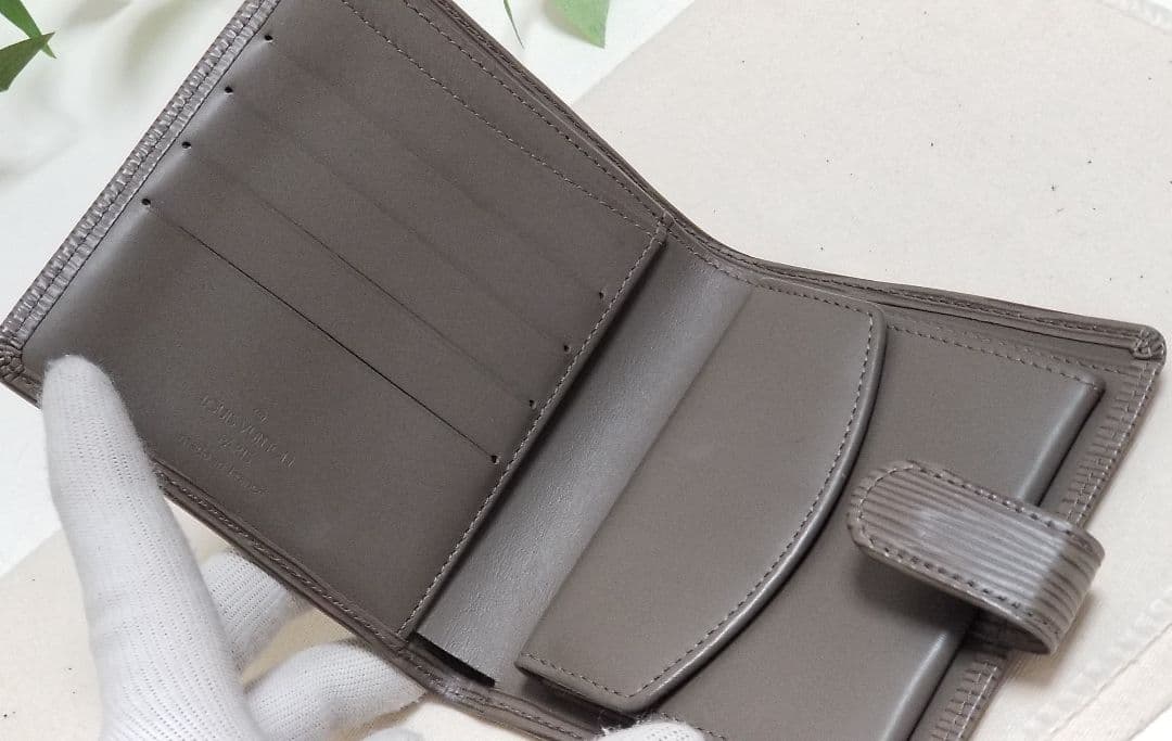 【美品】ルイヴィトン エピ ポルト ビエ 折り財布 ライラック