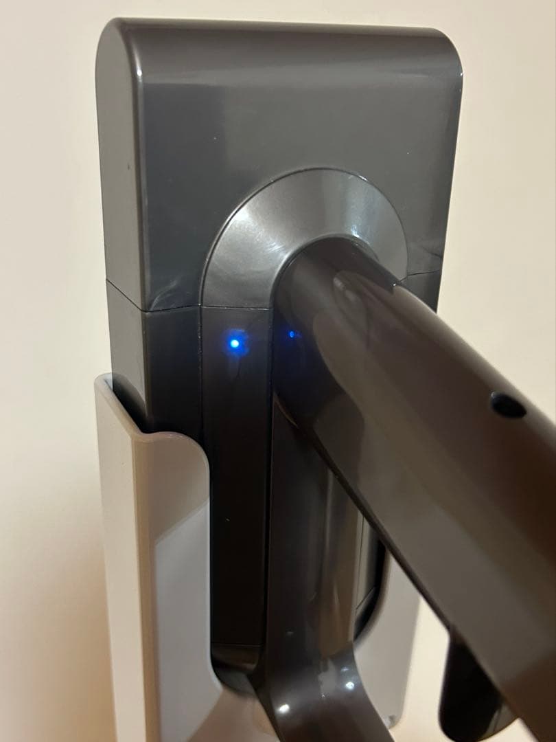 ジャンク品 dyson SV14コードレスクリーナー 自立型充電ドッグ付き