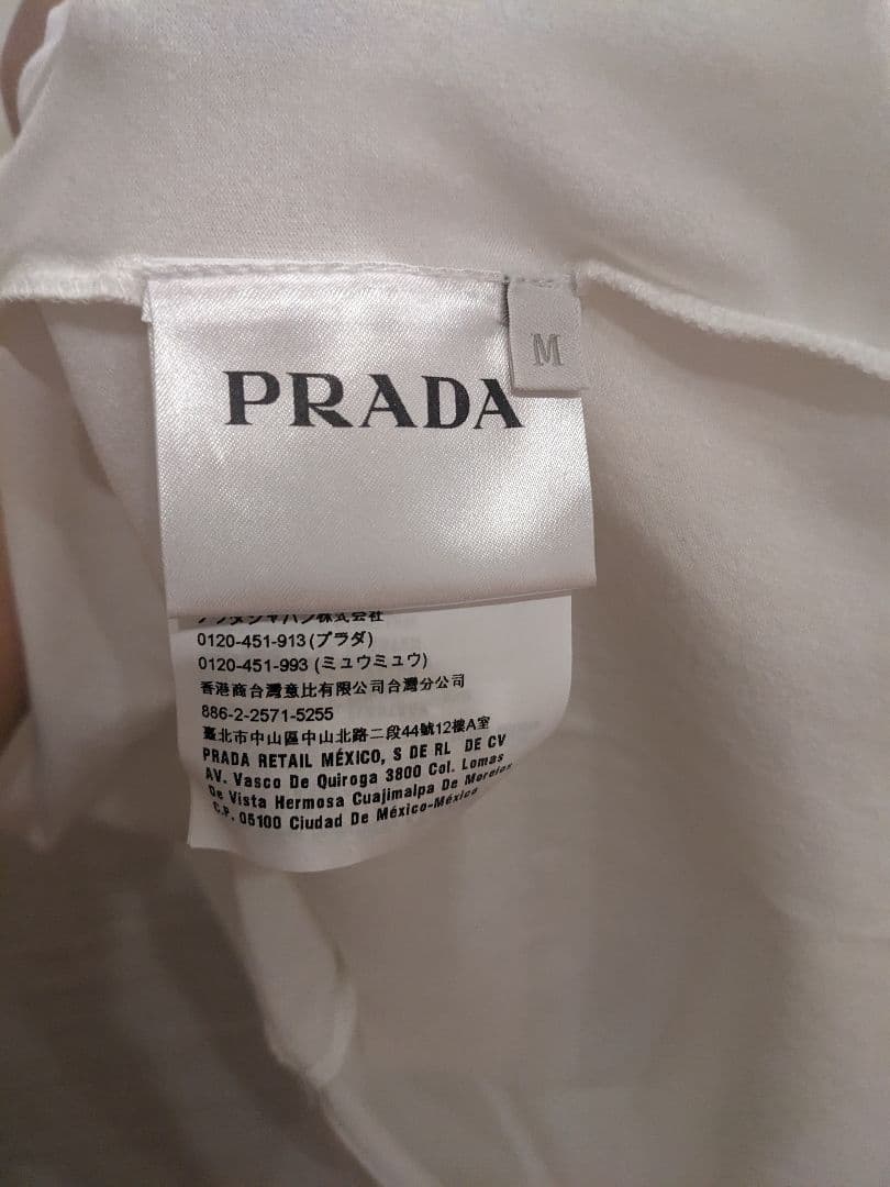 PRADA ホワイト Tシャツ M　本日まで