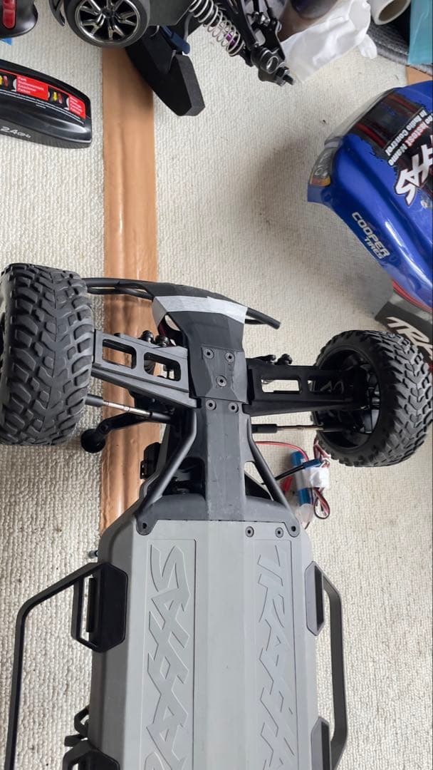トラクサス スラッシュ 100キロ＋ 特別仕様 4×4VXL 3セルリポ付属