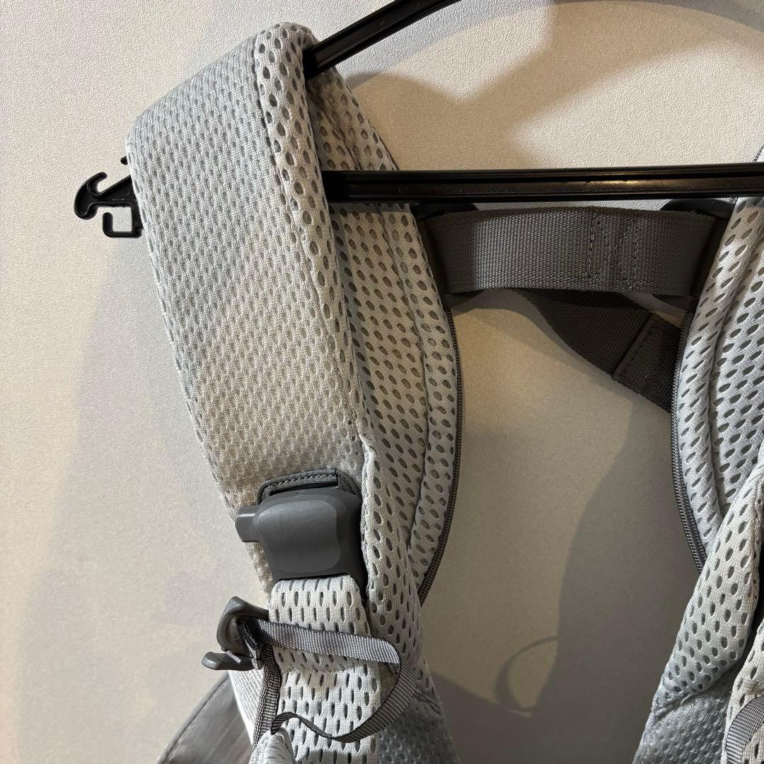 BABYBJÖRN 抱っこ紐 グレー メッシュ　ONE KAI Air