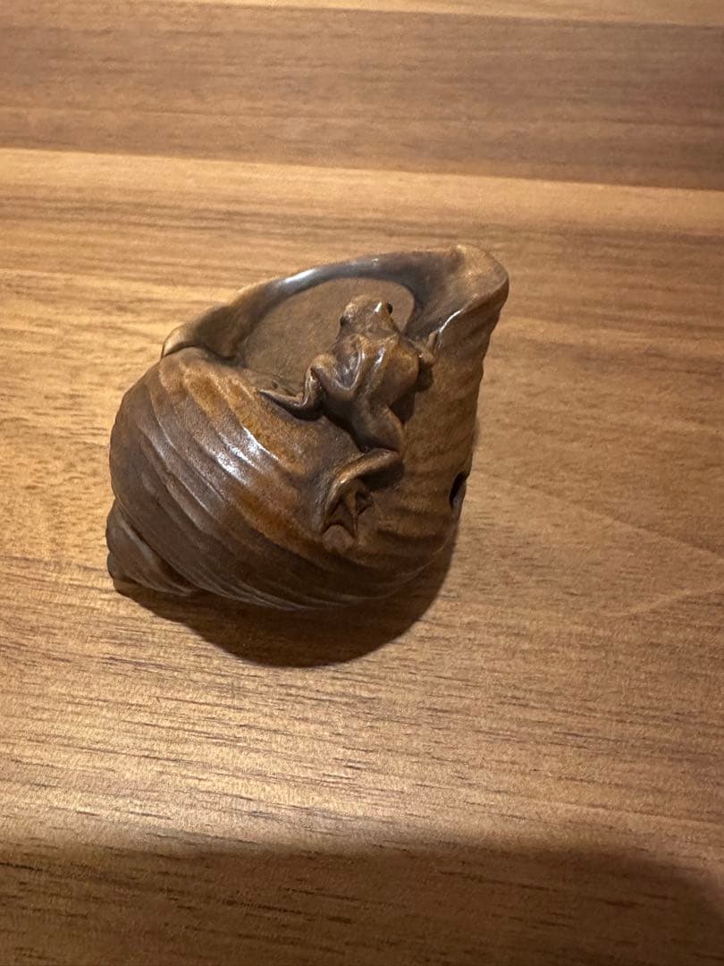 木彫　貝にかえる　根付　骨董品