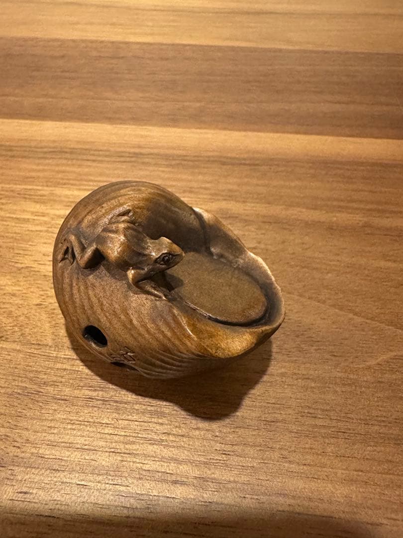木彫　貝にかえる　根付　骨董品