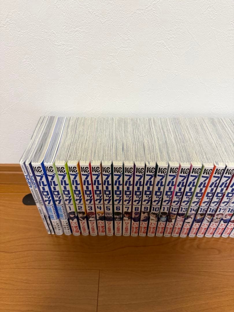 漫画　ブルーロック　1〜37巻　エピソード凪1〜8巻　関連本4冊　全巻帯付き