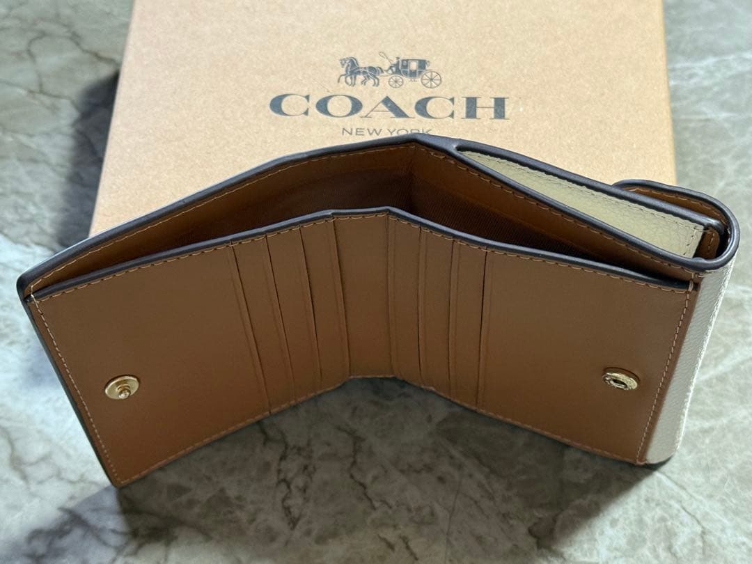 COACH 二つ折り財布 ホワイトとブラウン