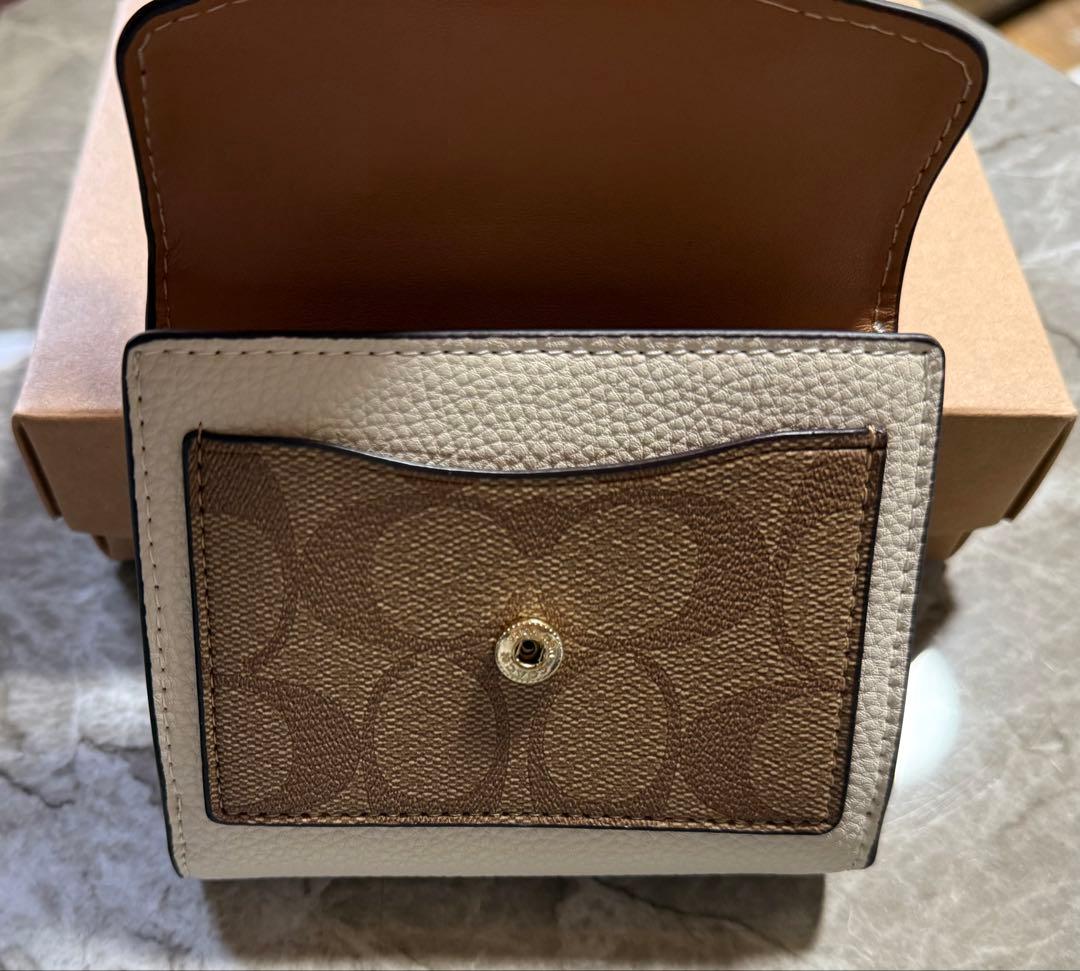 COACH 二つ折り財布 ホワイトとブラウン