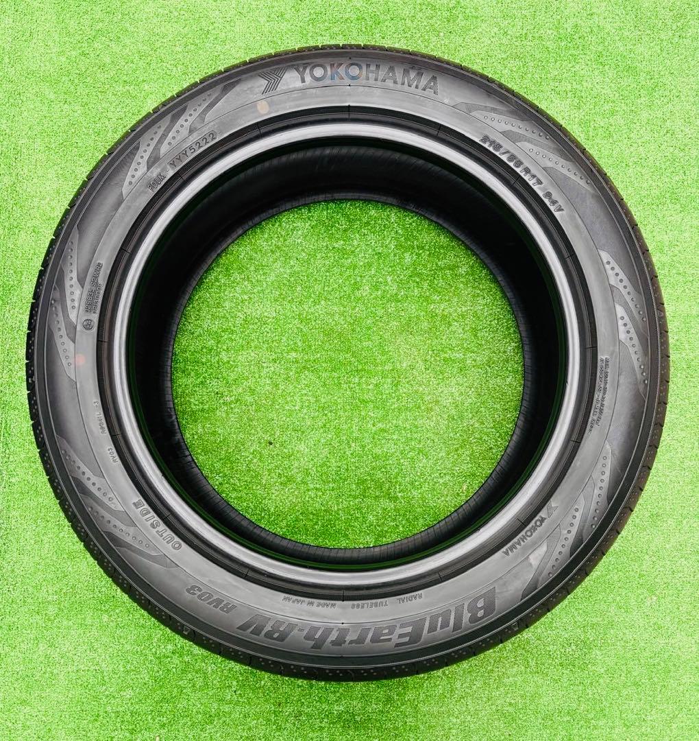 215/55 R17、YOKOHAMA BluEarth-RV03、2022年
