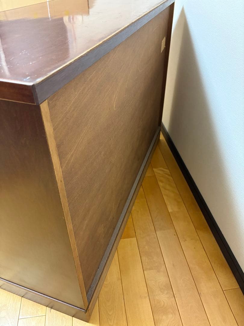 木製ダークブラウンチェスト