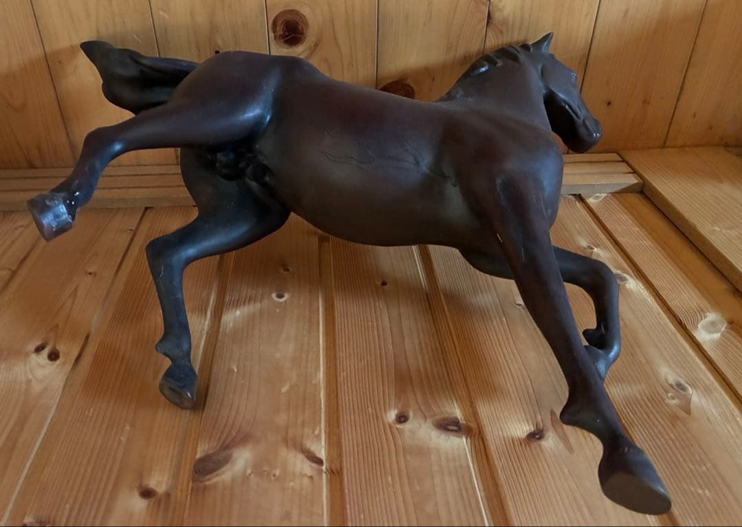 馬の置物 金属製 躍動感ある跳ね馬 アンティーク 縁起物 インテリア