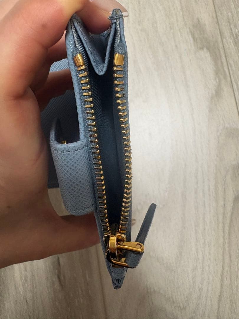 プラダ　PRADA 二つ折り財布　ウォレット　サフィアーノ