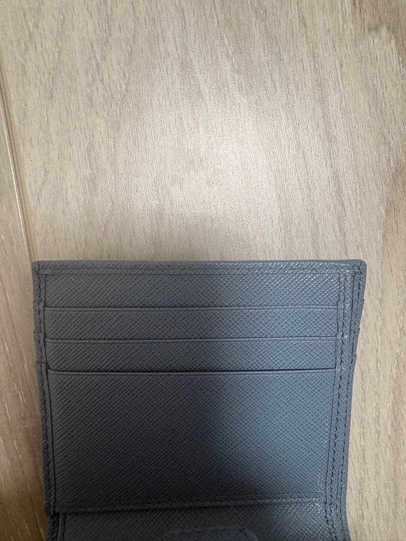 プラダ　PRADA 二つ折り財布　ウォレット　サフィアーノ