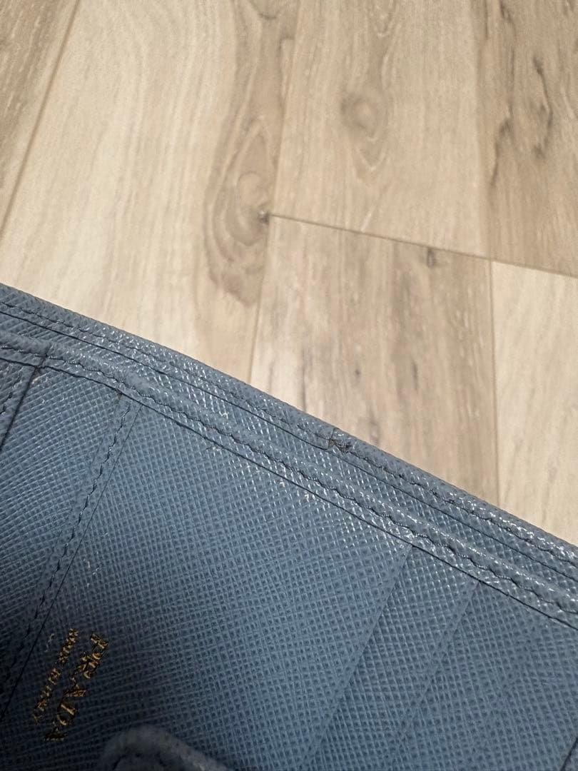 プラダ　PRADA 二つ折り財布　ウォレット　サフィアーノ