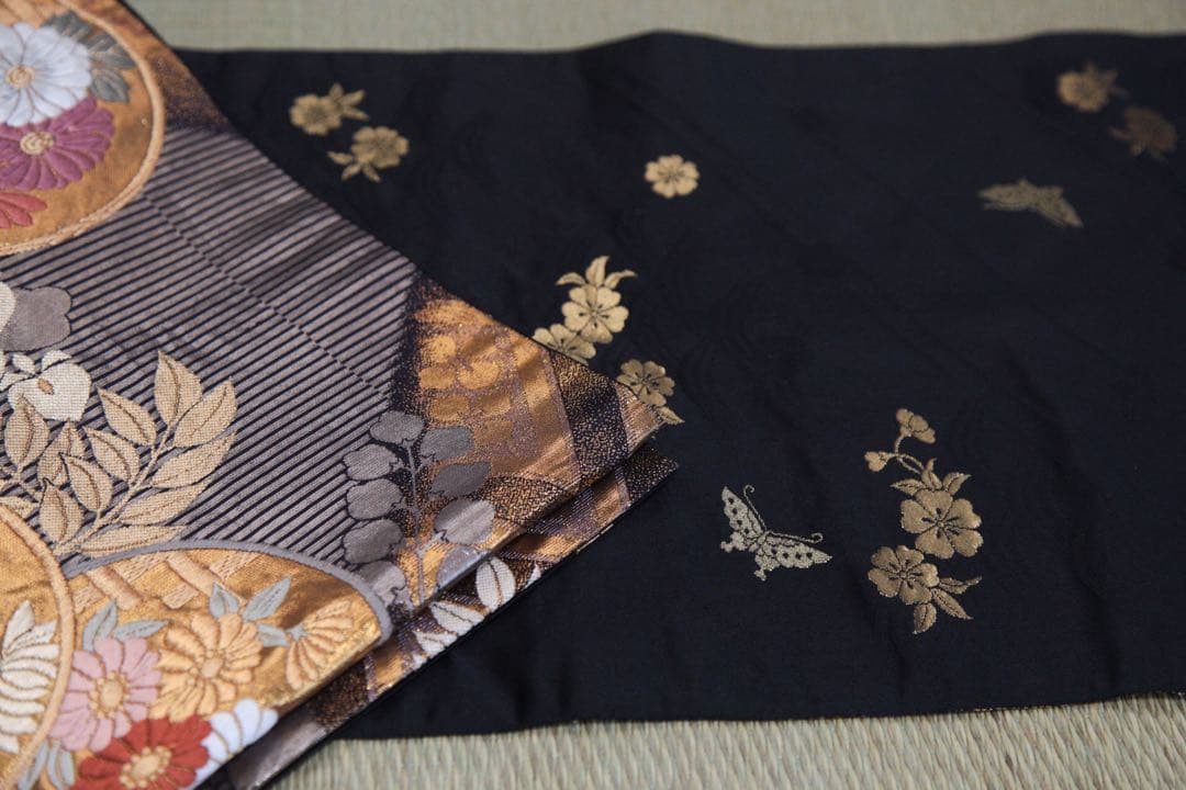 振袖フルセット 赤 黒 クール 駒刺繍 金彩 正絹 成人式 前撮り