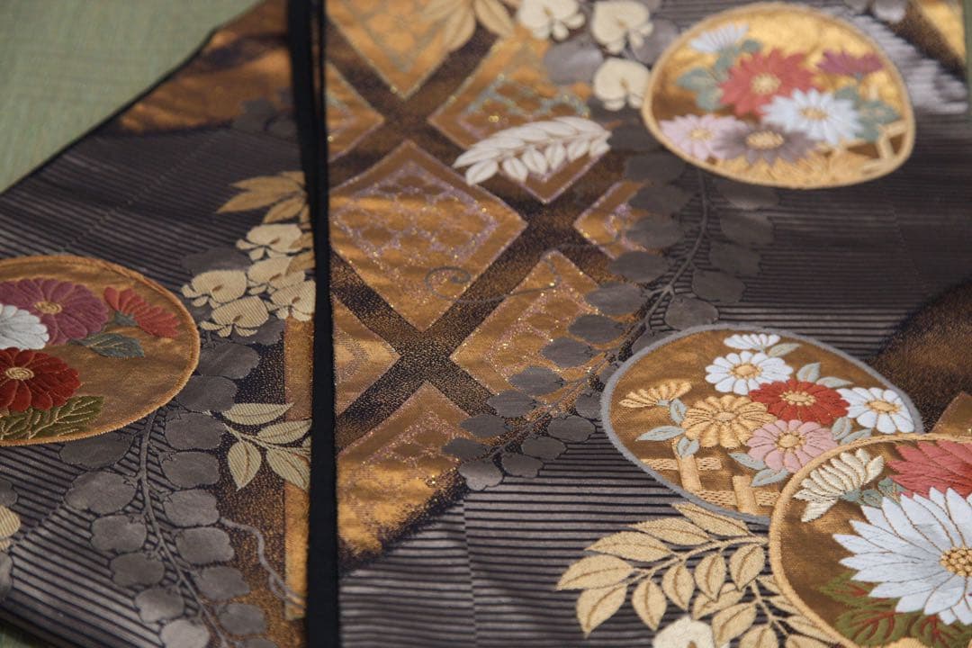 振袖フルセット 赤 黒 クール 駒刺繍 金彩 正絹 成人式 前撮り