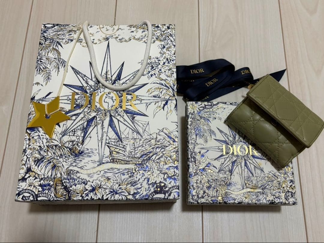 lady Dior 三つ折り財布