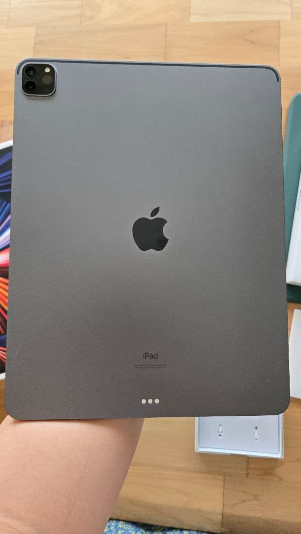 iPad Pro 12.9インチ (第5世代) スペースグレー