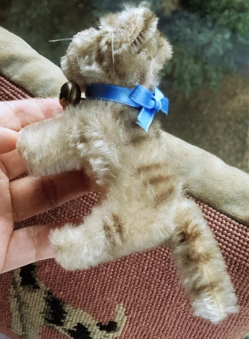 猫のTUBBY 　ピスタチオグリーンのガラス目　小さいシュタイフこねこ