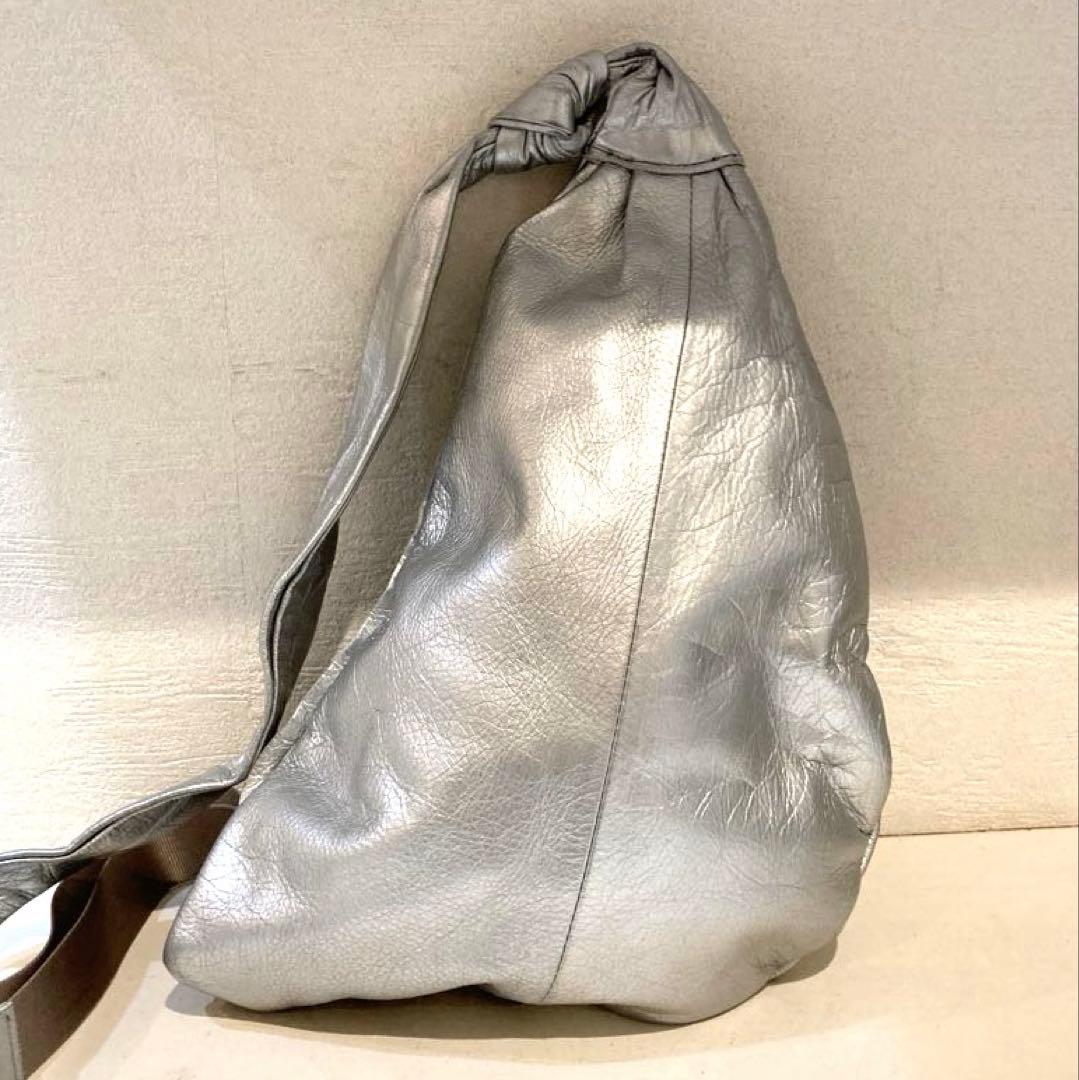 【美品】POMTATA カウレザー ボディバッグ CANDY BODY BAG