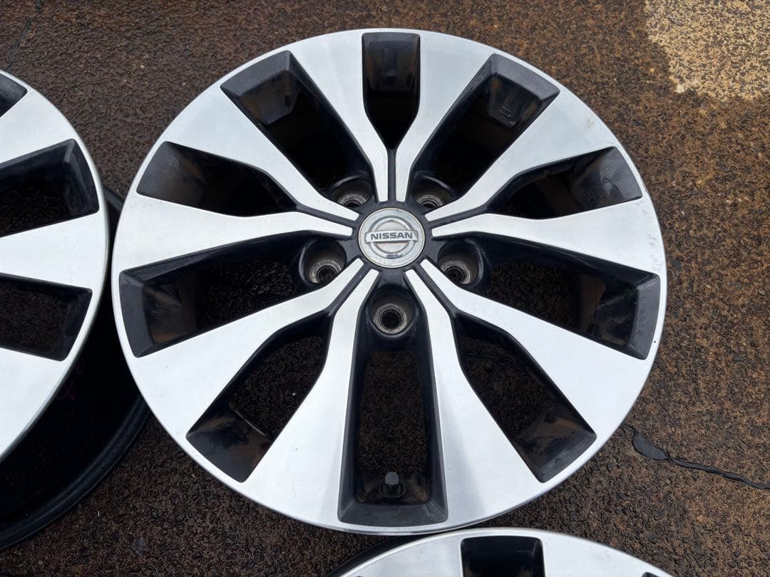 ①日産 セレナハイウェイスター c27純正ホイール 4本