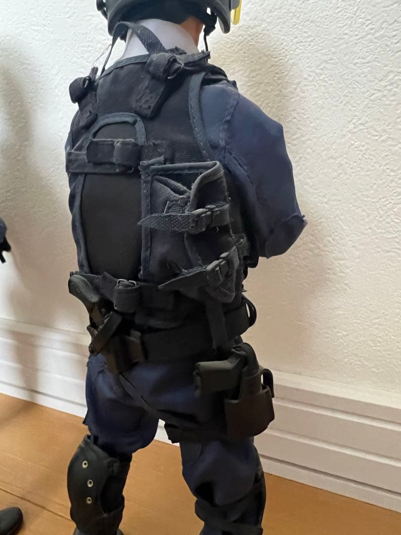 ミリタリーフィギュア3体　SAS GIGN SAT