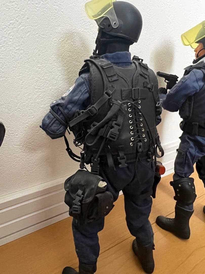 ミリタリーフィギュア3体　SAS GIGN SAT