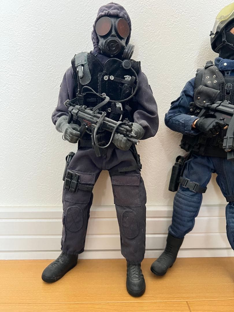 ミリタリーフィギュア3体　SAS GIGN SAT
