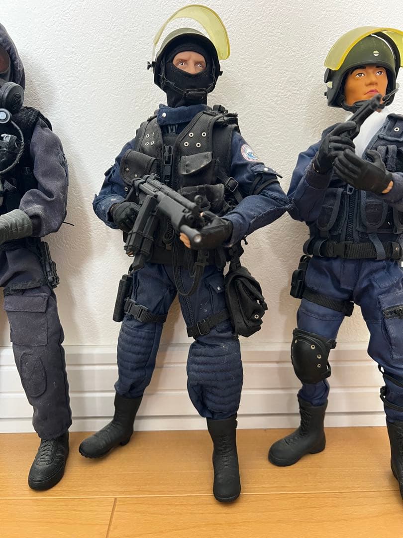 ミリタリーフィギュア3体　SAS GIGN SAT