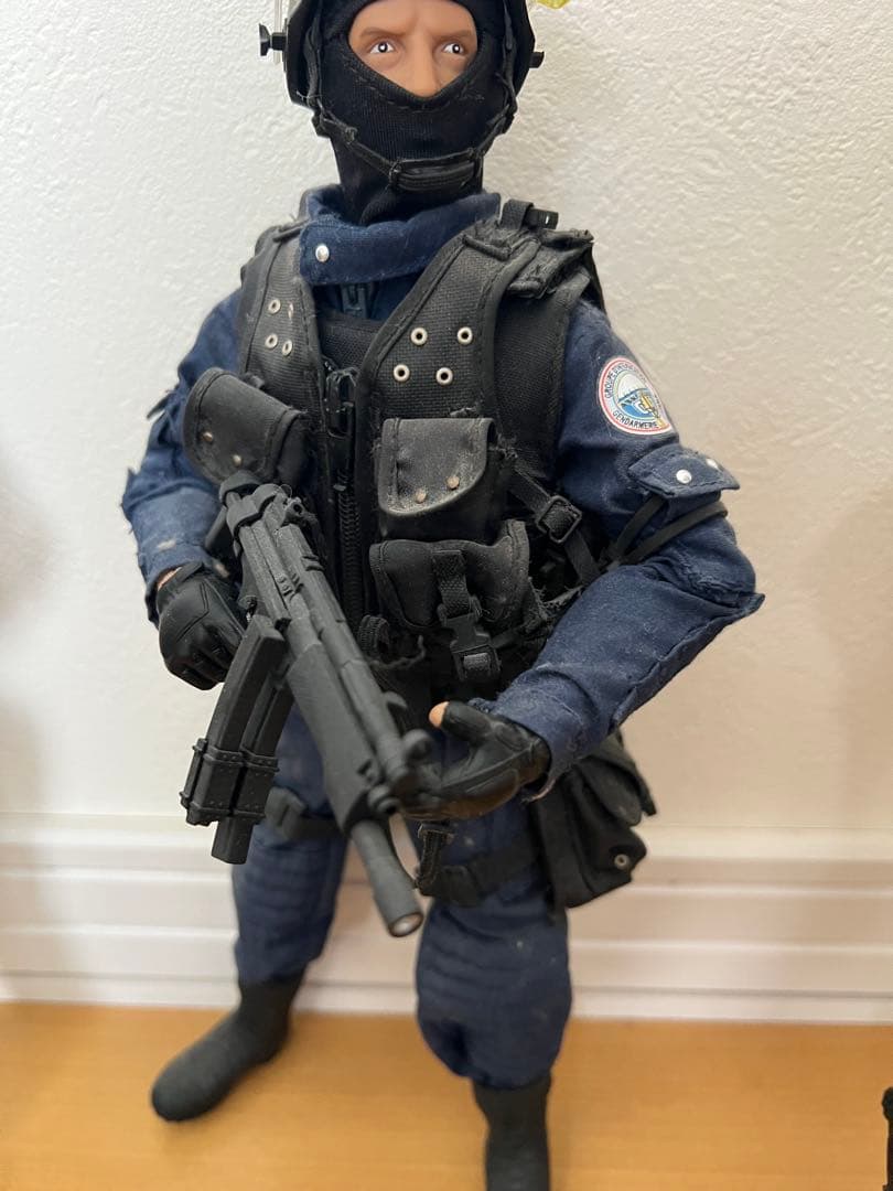 ミリタリーフィギュア3体　SAS GIGN SAT