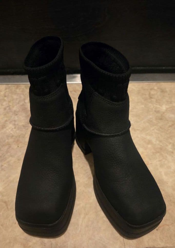 専用！！UGG ブラック サイドゴアブーツ　アグ　厚底　ヒール　黒