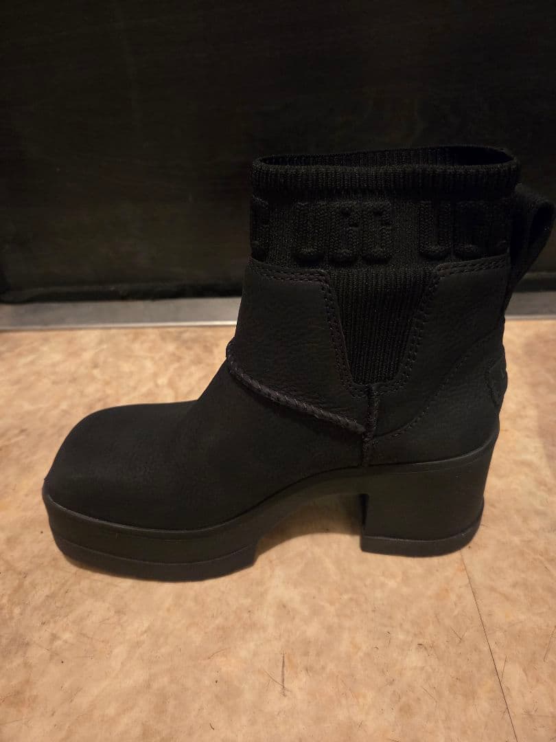 専用！！UGG ブラック サイドゴアブーツ　アグ　厚底　ヒール　黒