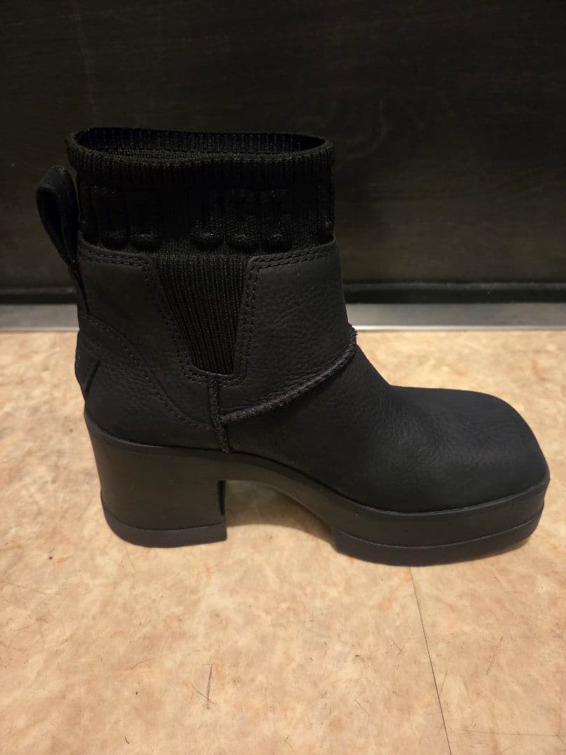 専用！！UGG ブラック サイドゴアブーツ　アグ　厚底　ヒール　黒