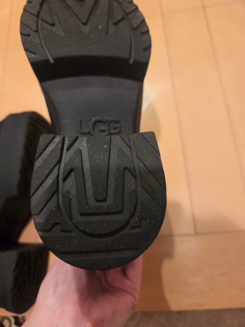 専用！！UGG ブラック サイドゴアブーツ　アグ　厚底　ヒール　黒