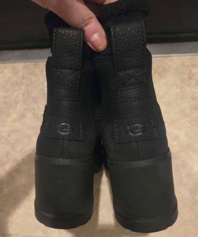 専用！！UGG ブラック サイドゴアブーツ　アグ　厚底　ヒール　黒