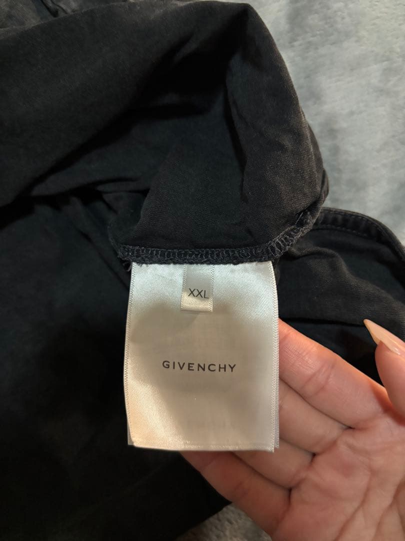 M*i様 GIVENCHY ロゴ デザインTシャツ