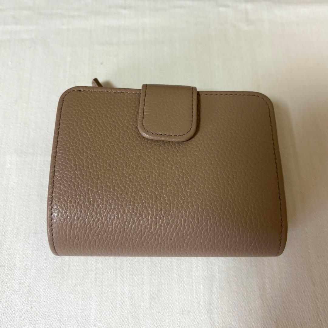 PRADA ベージュレザー二つ折り財布　ほぼ新品同様